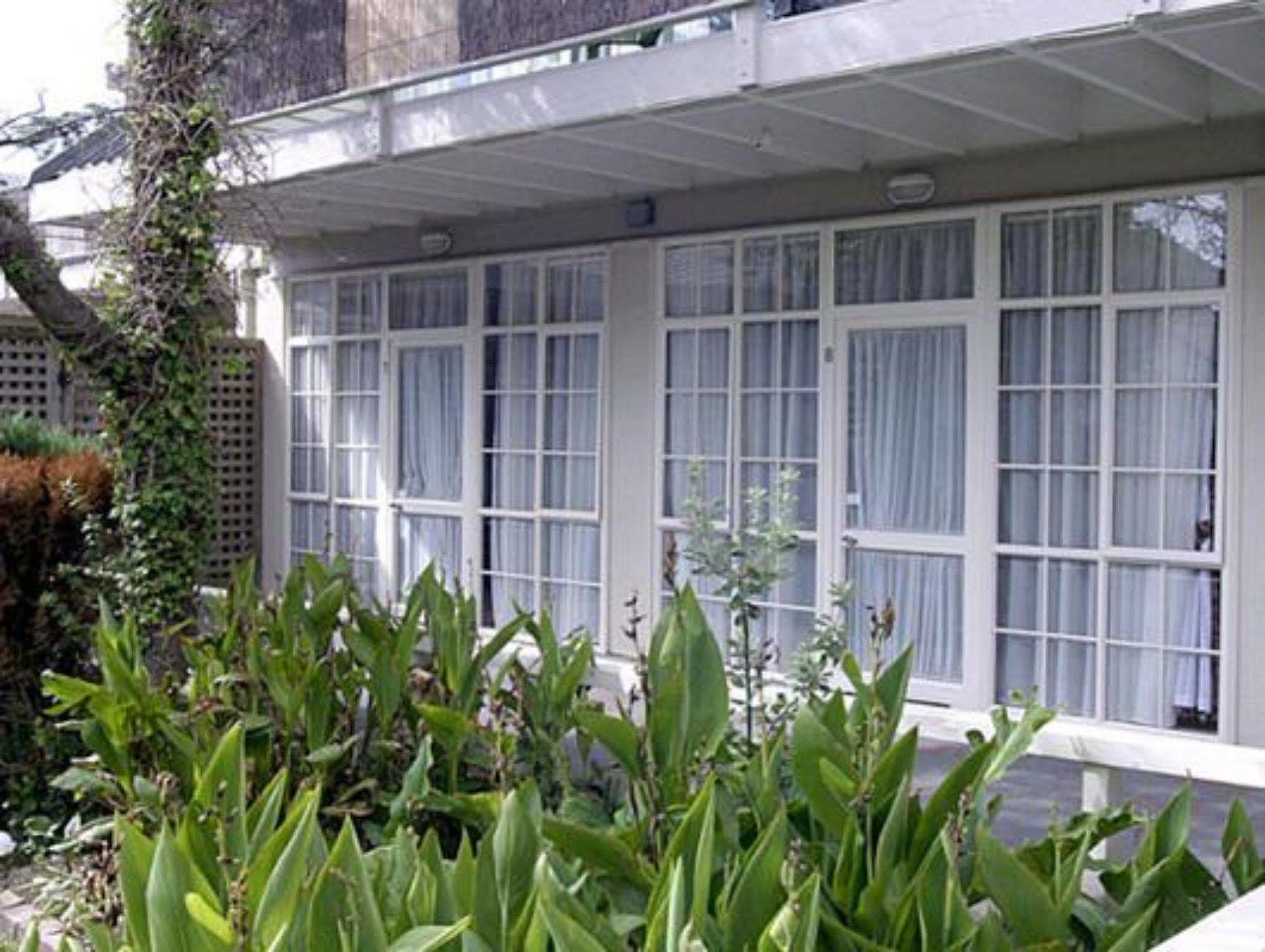 U Studios Paraparaumu Beach Екстериор снимка